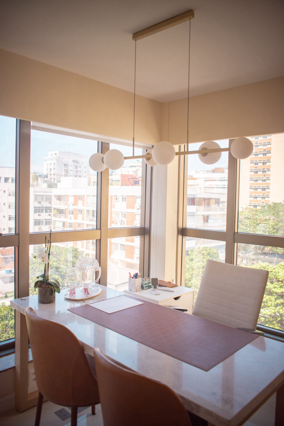 Ambiente da Clínica Lunna, com vista para o Jardim Botânico