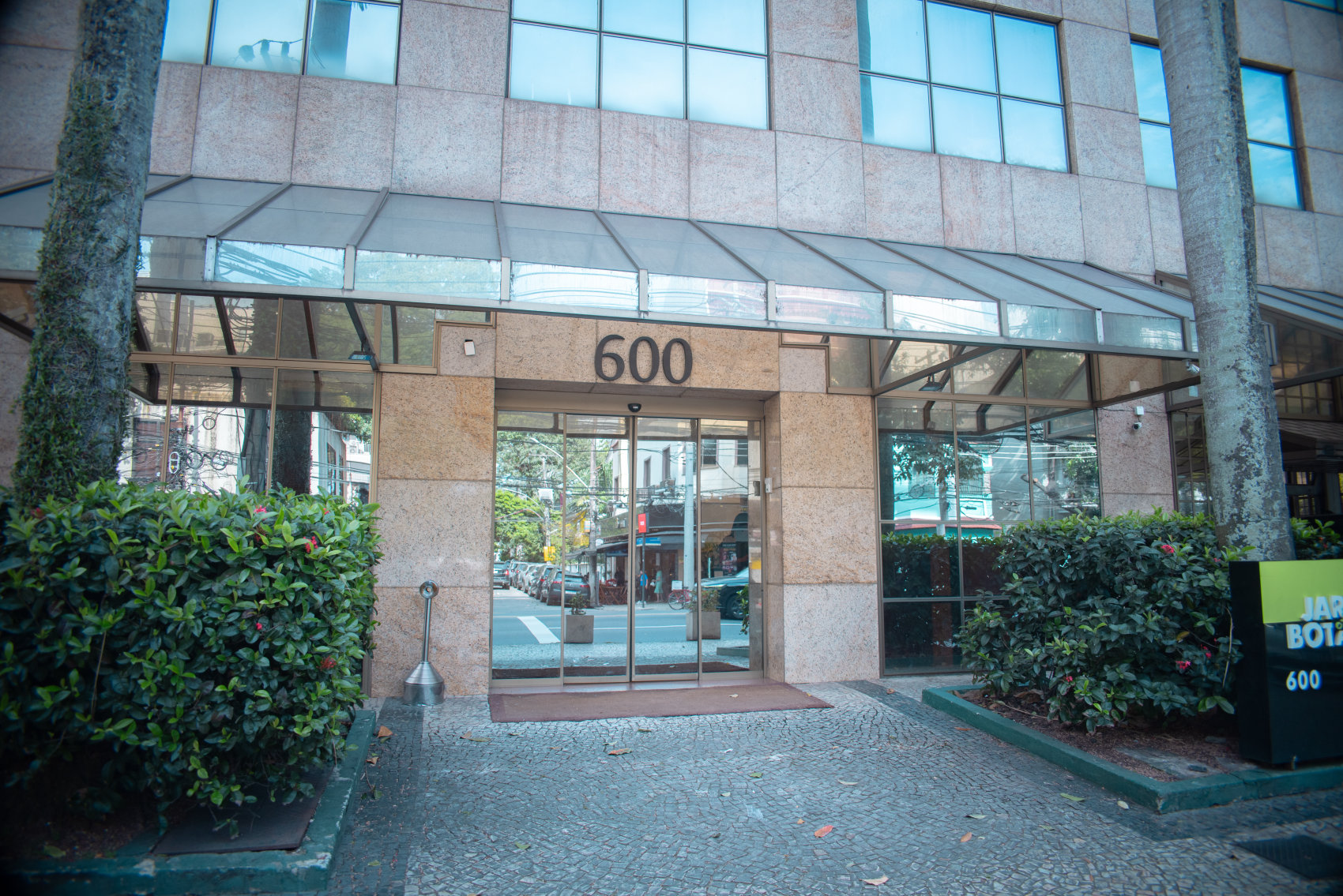 Fachada — Rua Jardim Botânico, 600